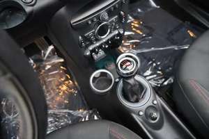 MINI Cooper Cabriolet 2015, Turbo sombre, conduite à gauche, sièges en tissu, toit ouvrant panoramique, transmission automatique - Product Image 3