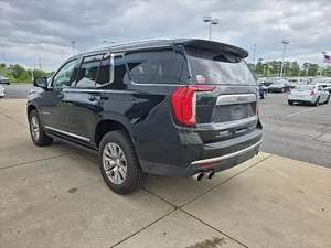 2021 GMC Yukon Denali SUV AWD 4L Motor Asientos de cuero Techo de aleación de aluminio R17 Caja de cambios manual automática Opciones de gasolina eléctrica - Product Image 6