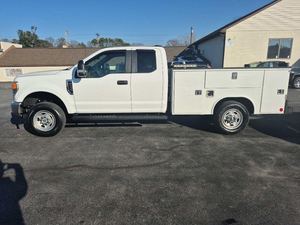 Ford F-250 Super Duty XL SuperCab 4x4 2023 Blanc Propre d'occasion avec toit ouvrant, démarrage à distance, pack remorquage, pack remorque, sièges en cuir - Product Image 4