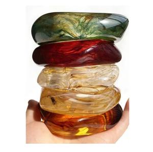 Brazaletes de Resina de Diseño para Damas, Acabado Elegante, Ligeros, Impermeables, Colores Personalizados, Estilo Lindo, Accesorio para Ocasiones Festivas o Casuales - Product Image 4