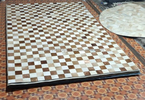 เทรนด์ใหม่จริงทําด้วยมือพรมหนังแท้และพรมหนัง Cowhide ขายร้อนเย็บปะติดปะต่อกันพรมสําหรับห้องนั่งเล่นพื้นที่ขนาดใหญ่
