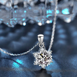 Collar de Compromiso de Plata de Ley 925 con Colgante de Copo de Nieve de 1 Quilate de Moda, Corte Brillante Redondo de 6.5 mm, Color D, Moissanita para Mujer - Product Image 4