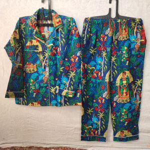 Vêtements de nuit d'été en coton indien pour femmes Ensemble de pyjama pour demoiselle d'honneur Chemise longue imprimée à fleurs et à col en V avec pyjama Doux et confortable - Product Image 1