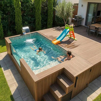 Piscine hors sol en WPC avec structure en acier, design personnalisable et cascade, équipée d'une pompe et d'un bâche pour piscine familiale