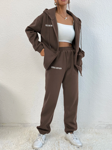 Lettre surdimensionnée personnalisée graphique goutte épaule cordon fermeture éclair à capuche et pantalon de survêtement avec technique d'appliques - Product Image 6