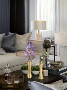 Vase en métal antique doré avec accent décoratif au design simple et élégant pour salon chambre table à manger bureau et décoration intérieure - Product Image 2