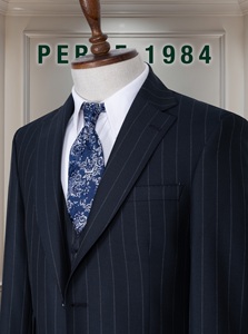 Costume d'affaires homme bleu marine à rayures fines, simple boutonnage, col à revers, coupe droite, en laine et polyester, infroissable, style britannique - Product Image 2