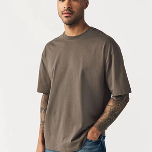 Urban Lifestyle T Shirt pour hommes Fournisseur de tenues de rue personnalisées offrant des vêtements confortables à usage quotidien en gros Lots - Product Image 1