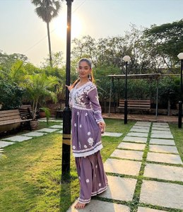 Costume spécial d'été d'Anushka Sen's pour femmes élégant et adapté à l'âge pour les occasions spéciales - Product Image 4