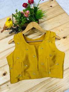 Ensemble haut court et pantalon palazzo brodés jaune moutarde de luxe Unity Luxure, tenue de fête de luxe - Product Image 5