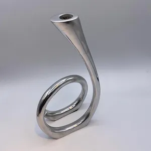 Bougeoir en aluminium bouclé vintage Design d'art abstrait moderne Chandelier en métal poli Décoration intérieure contemporaine Sculpture - Product Image 3