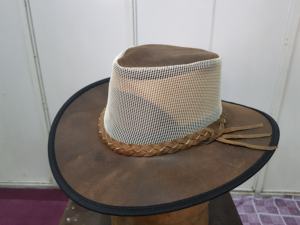 Chapeau de cowboy en cuir à couronne en maille respirante, chapeau d'été occidental Outback à large bord, chapeau en cuir fait main personnalisé pour l'extérieur - Product Image 2