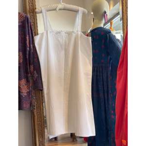 Camisón Vintage de Lino Francés con Estampado de Miosotis - Product Image 3