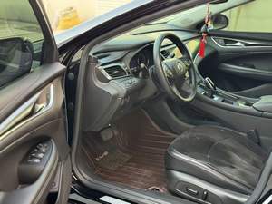 Berline essence intermédiaire d'occasion 2024, automatique, conduite à gauche, avec sièges en cuir, toit ouvrant, jantes R18 et système 360 °   Système de visualisation - Product Image 2