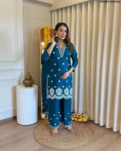 Ensemble élégant de kurti en rayonne lourde, trois pièces, avec broderie minimaliste, pantalon droit, parfait pour les occasions décontractées, festives ou de bureau. - Product Image 4