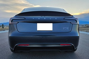 Tesla Model 3 Performance 2024 con Doble Motor Eléctrico, Tracción en las Cuatro Ruedas (AWD), Techo Panorámico de Cristal, Sedán Automático - Product Image 2