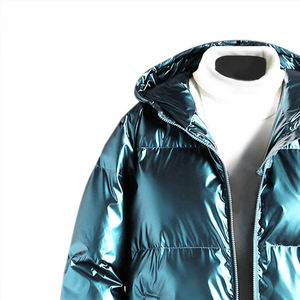 Ropa de invierno cálida para hombres y mujeres, chaqueta acolchada brillante/chaqueta acolchada brillante de peso ligero a la venta - Product Image 2