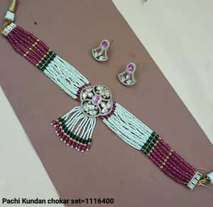 ชุดสร้อยคอแบบโชกเกอร์ไข่มุกโมติเพิร์ลจี้มาลาและ kundan แบบดั้งเดิมโกลด์โทนสีทองแบบดั้งเดิม - Product Image 2