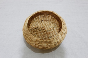 Cesta de jacinto de agua redonda única hecha a mano de fábrica de Artex Dong Thap con marco de hierro y tejido de nuez de arroz de color natural - Product Image 2
