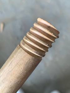 Meilleures ventes : Manche de balai en bois simple et durable avec revêtement PVC floral pour balais et serpillères – Direct Usine M.I.T Vietnam - Product Image 4