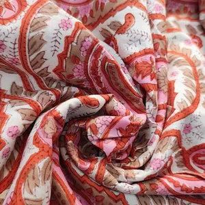 Tissu en coton biologique imprimé à la main Sanganeri, motif floral blanc et orange, tissu d'ameublement - Product Image 2