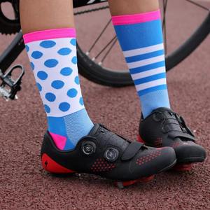 Calcetines de Ciclismo de nailon personalizados para hombres Diseño de calidad con técnica de impresión digital de logotipo Compre calcetines deportivos atléticos para hombres - Product Image 6