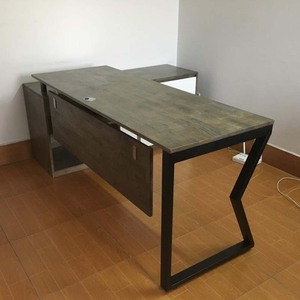 โต๊ะคอมพิวเตอร์สำนักงานผู้บริหารรุ่นใหม่ ขาเหล็ก ขนาด 160x140 ซม. ต้องประกอบเอง (HBMC022) - Product Image 4