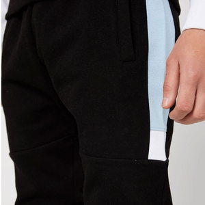 Ensemble de survêtements à capuche streetwear d'hiver pour hommes Combinaison de survêtement respirante à motif uni avec logo sur le devant avec logo personnalisé - Product Image 3