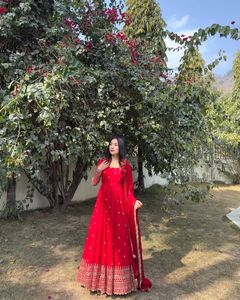 Nueva colección de ropa de fiesta Pure Georgette Secuencia completa y vestido bordado Zari con manga completa y traje de diseñador indio Dupatta - Product Image 1