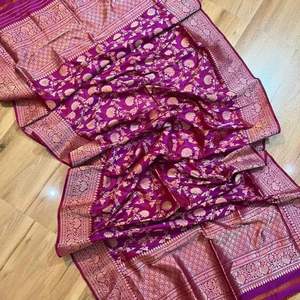 Saris de seda brocados hechos a medida en botella verde reventa por Diseñadores de ropa para bodas fiestas seda pura certificada para adultos - Product Image 3