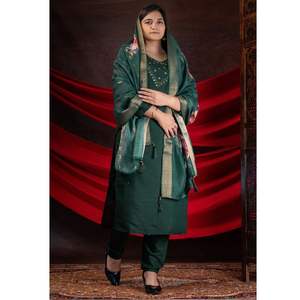 Elégant ensemble Roman Kurti en viscose avec broderie à la main Floral Dupatta et pantalon assorti pour tenue festive et décontractée - Product Image 5