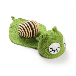 Costume d'escargot tricoté à la main en promotion pour séances photo de bébés, nouveau-nés et nourrissons - Product Image 1