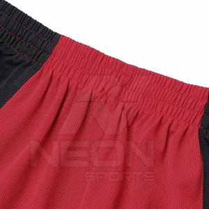 Tenue de basket-ball pour jeunes la plus populaire, ensemble respirant 100 % polyester, uniforme d'équipe pour match - Product Image 2