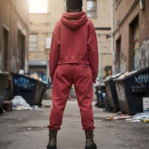 Ensemble deux pièces pour femme, style streetwear grunge personnalisé, rouge uni, haut court et pantalon de survêtement, avec découpe laser et trous déchirés - Product Image 6
