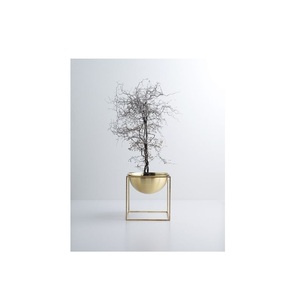 Elegante maceta de metal Premium de inspiración vintage con acabado desgastado y grabado floral para una elegante exhibición de plantas de jardín - Product Image 2