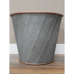 Cubo de maceta galvanizado con asas resistentes para una fácil portabilidad en patios de jardines domésticos o espacios al aire libre - Product Image 6