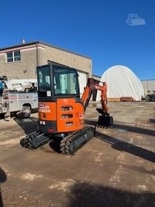 Mini-excavatrice sur chenilles ZX26U-5N 2022 avec moteur Yanmar, capacité de la benne de 0,12 m³ et puissance de creusement élevée - Product Image 1