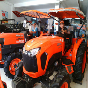 Tracteur Kubota 4WD L4508 conçu pour les opérations sur le terrain à usage intensif. Construit pour durer et facile à entretenir avec un solide support moteur. - Product Image 3