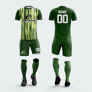 Ensemble de vêtements de sport en polyester pour le football avec impression par transfert thermique, maillot et short pour jeunes à séchage rapide avec logo personnalisé - Product Image 4