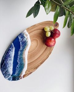 Planche à découper en résine et en bois avec un design artistique unique et moderne, parfaite pour les cadeaux de pendaison de crémaillère, cadeaux de mariage - Product Image 4