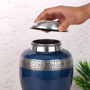 Urna de metal hecha a mano para cenizas humanas Urnas de cremación de metal de aluminio para cenizas Urna de cremación funeraria Mayorista de India - Product Image 4