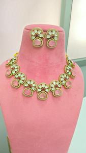 Collar Polki de Primera Calidad con Hermosos Aretes, Conjunto de Collar de Uso Minimalista que Complementa Tanto la Ropa Tradicional como la Occidental - Product Image 3