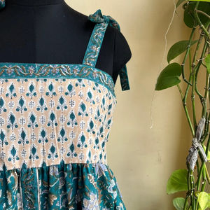 Main Bloc Imprimé Indien Coton Robe 100% Coton Longue Robe avec Floral Brodé Décolleté Carré Col Tuniques - Product Image 1