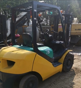 Chariot élévateur diesel Komatsu 25 2,5 tonnes d'occasion en bon état en stock sur la vente - Product Image 2