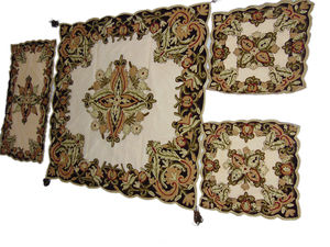 Camino de mesa de seda bordado Multicolor hecho a mano, decoración festiva elegante para sala de estar y comedor, perfecto para Navidad - Product Image 3