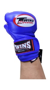 ถุงมือ MMA สำหรับฝึกซ้อมมวยไทยแบบครึ่งนิ้ว ยี่ห้อ Twins รุ่น Grappling Gloves ผลิตจากหนังแท้ คุณภาพระดับมืออาชีพ สำหรับผู้ใหญ่ - Product Image 2