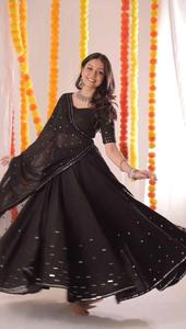 Ensemble Lehenga Choli de qualité supérieure en faux georgette, vêtements de créateur, travail lourd de broderie de sequins, Lehenga Choli avec ensemble Dupatta - Product Image 5