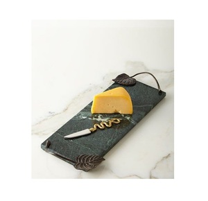 Plateau à fromage en marbre poli avec une disposition élégante pour la présentation de la charcuterie, des fruits et des collations gastronomiques - Product Image 5