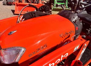 Tracteur Sous-Compact d'Occasion Propre et Abordable Kubota BX25D Équipement Agricole et de Jardinage avec Chargeur Frontal et Rétrocaveuse Prêt à la Vente - Product Image 5