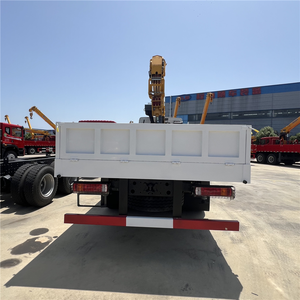 Grue montée sur camion 6x4 robuste d'occasion, équipée d'un bras pliant de 12 tonnes et d'une capacité de levage maximale de 30 tonnes - Product Image 3